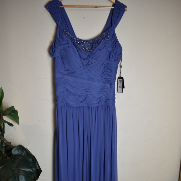 Adrianna Papell Cap Sleeve Stretch Tulle Gown! - Picture 9 of 15